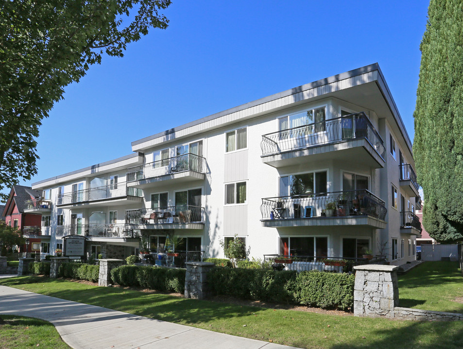 Zenith Apartments in Vancouver, BC - Building Photo