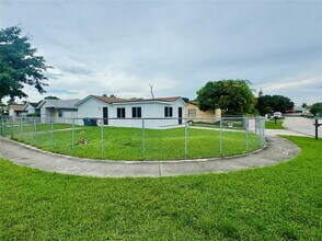 18742 SW 113th Ave in Miami, FL - Building Photo - Building Photo