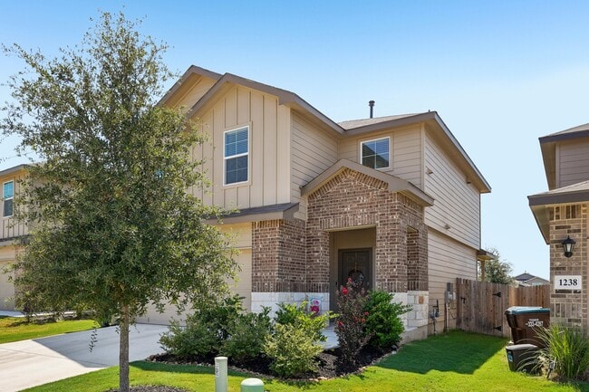 1242 Yellow Warbler Run in San Antonio, TX - Building Photo - Building Photo