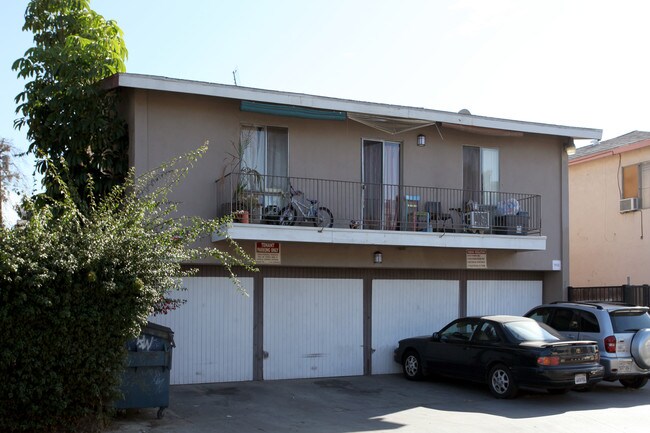 768 Cerritos Ave in Long Beach, CA - Foto de edificio - Building Photo