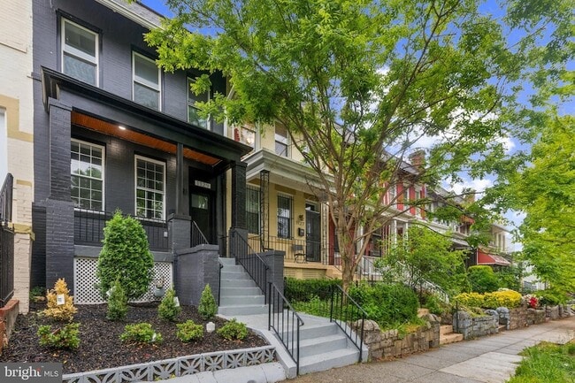 property at 1129 8th St NE