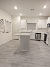 28410 Pinon Ct in Winchester, CA - Foto de edificio - Building Photo