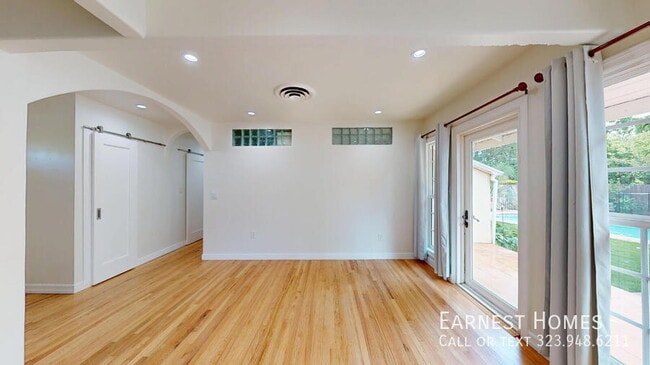 19022 Sylvan St in Los Angeles, CA - Building Photo - Building Photo