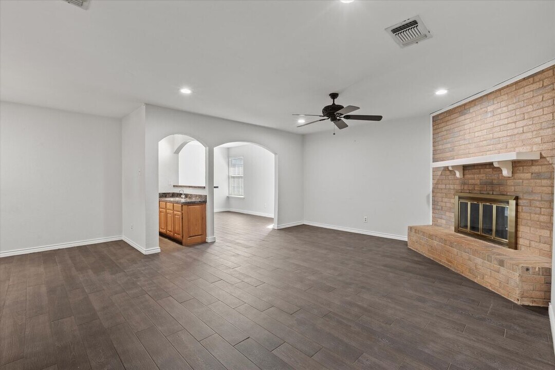 521 Cole Ave in Saginaw, TX - Building Photo