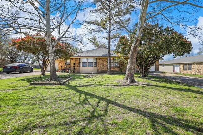property at 135 Prairie Creek Cir
