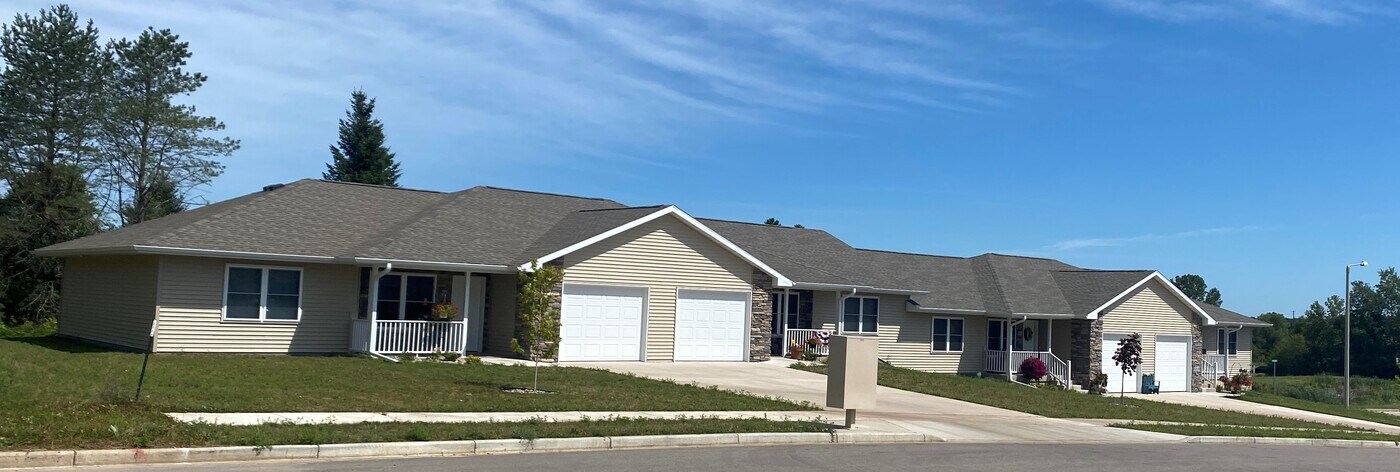 609 Spruce Ln, Unit 2 in Tomah, WI - Foto de edificio