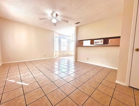 2004 Kirksey Dr, Unit D in Austin, TX - Foto de edificio - Building Photo