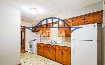 1610 E Beverly Rd-Unit -Lower in Shorewood, WI - Building Photo - Building Photo