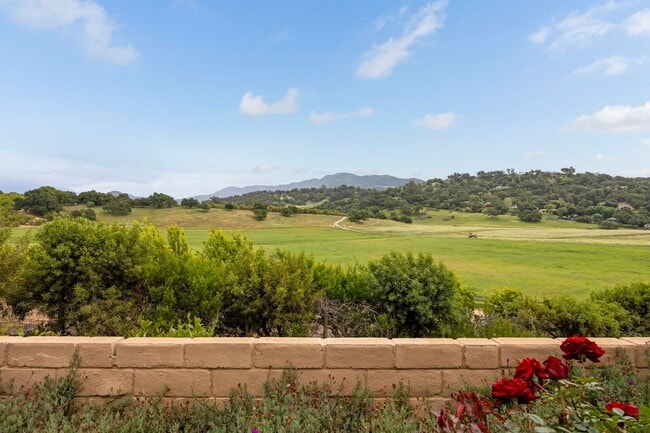 1920 Tiara Dr in Ojai, CA - Building Photo - Building Photo