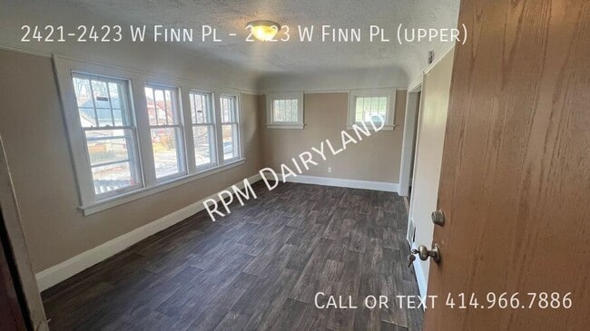 2421-2423-2423 W Finn Pl in Milwaukee, WI - Building Photo - Building Photo