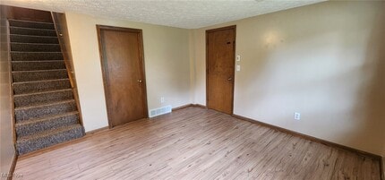 6229 Kungle Rd in New Franklin, OH - Building Photo - Building Photo