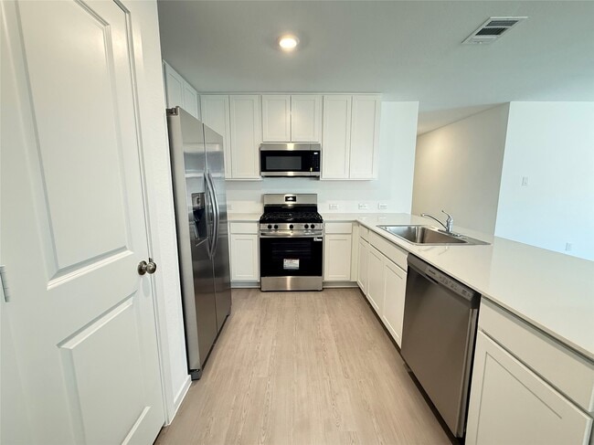 31507 Casamari Dr in Huffman, TX - Building Photo - Building Photo