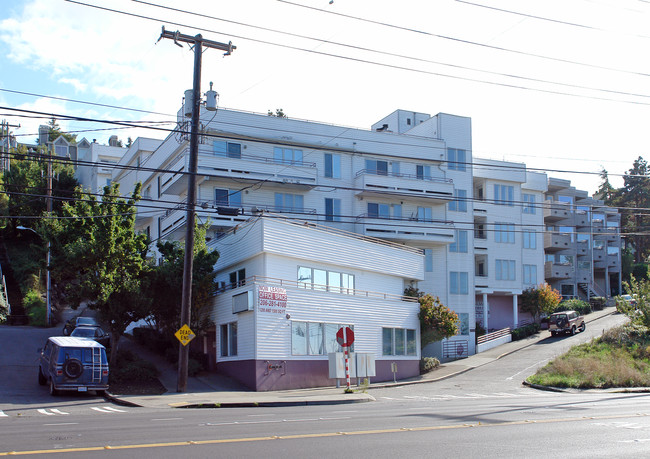 Aire Apartments in Seattle, WA - Building Photo - Building Photo