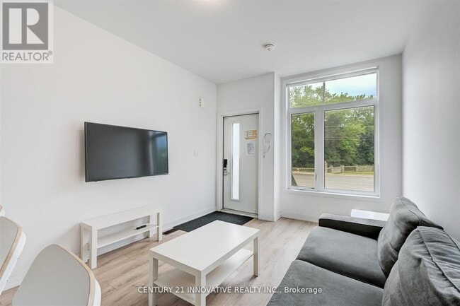 property at 1720 Simcoe St N