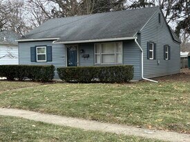 313 E North St in Albion, MI - Building Photo