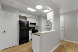 The Meadows Apartment Homes in Indianapolis, IN - Foto de edificio - Building Photo