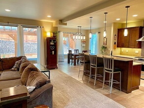 1681 Circlewood Dr in Anchorage, AK - Building Photo - Building Photo