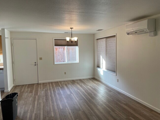 1320 SW Apperson St in McMinnville, OR - Building Photo - Building Photo