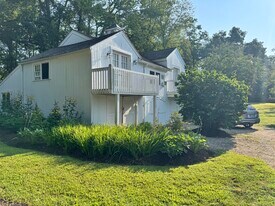 21 Platts Hill Rd, Unit 21a in Newtown, CT - Building Photo