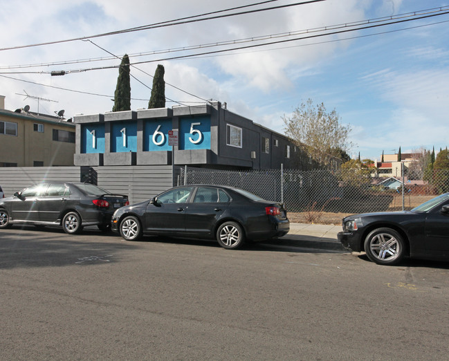 1165 N Madison Ave in Los Angeles, CA - Foto de edificio - Building Photo