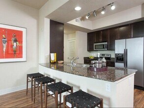 44 Rainey St in Austin, TX - Building Photo - Building Photo