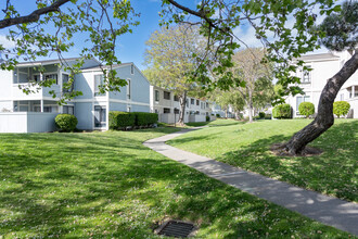 Bay View Villas in Benicia, CA - Foto de edificio - Building Photo