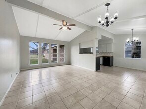 908 Loggins Dr in West Columbia, TX - Foto de edificio - Building Photo