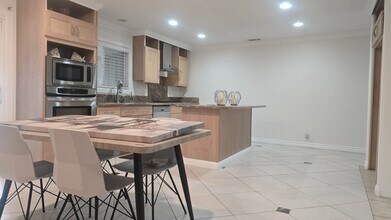 2744 E Bennett Ave in Orange, CA - Building Photo - Building Photo