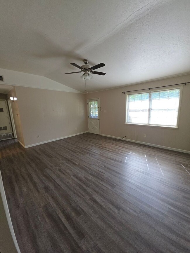 821 N Parker Rd in Russellville, AR - Building Photo - Building Photo