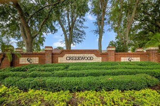 10327 Meadow Crossing Dr in Tampa, FL - Building Photo - Building Photo