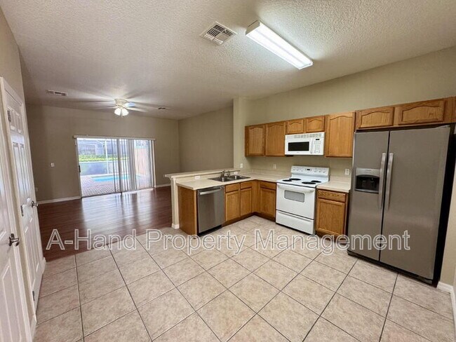 property at 1413 Retreat Cir