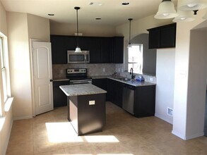 5001 Sanger Cir Dr in Sanger, TX - Foto de edificio - Building Photo