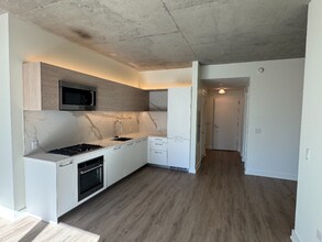 167 N Desplaines St in Chicago, IL - Foto de edificio - Building Photo