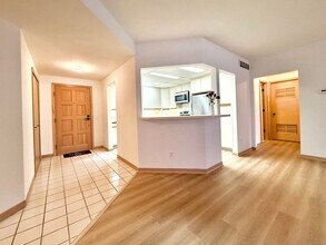969 GreenView Ct in Rochester Hills, MI - Building Photo - Building Photo