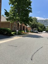 3021 Nicosh Cir, Unit 1407 in Falls Church, VA - Building Photo