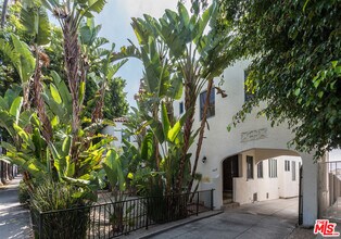 7464 Hollywood Blvd in Los Angeles, CA - Building Photo - Building Photo