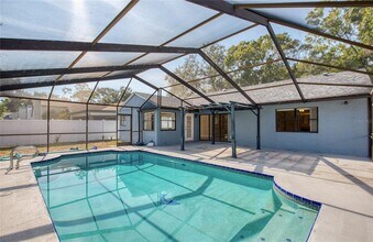 1925 Brookstone Way in Clearwater, FL - Building Photo - Building Photo