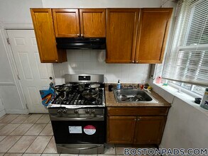 4 Centre St, Unit 1 in Boston, MA - Building Photo - Building Photo