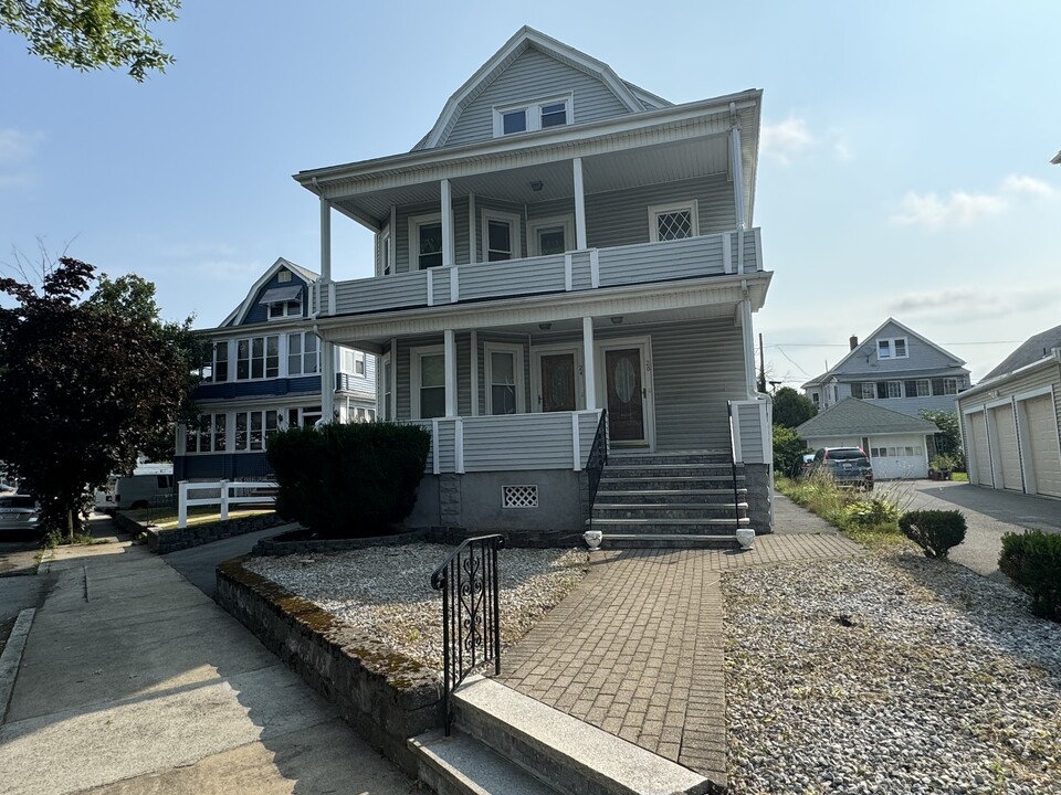 24 Amaranth Ave, Unit 2 in Medford, MA - Foto de edificio