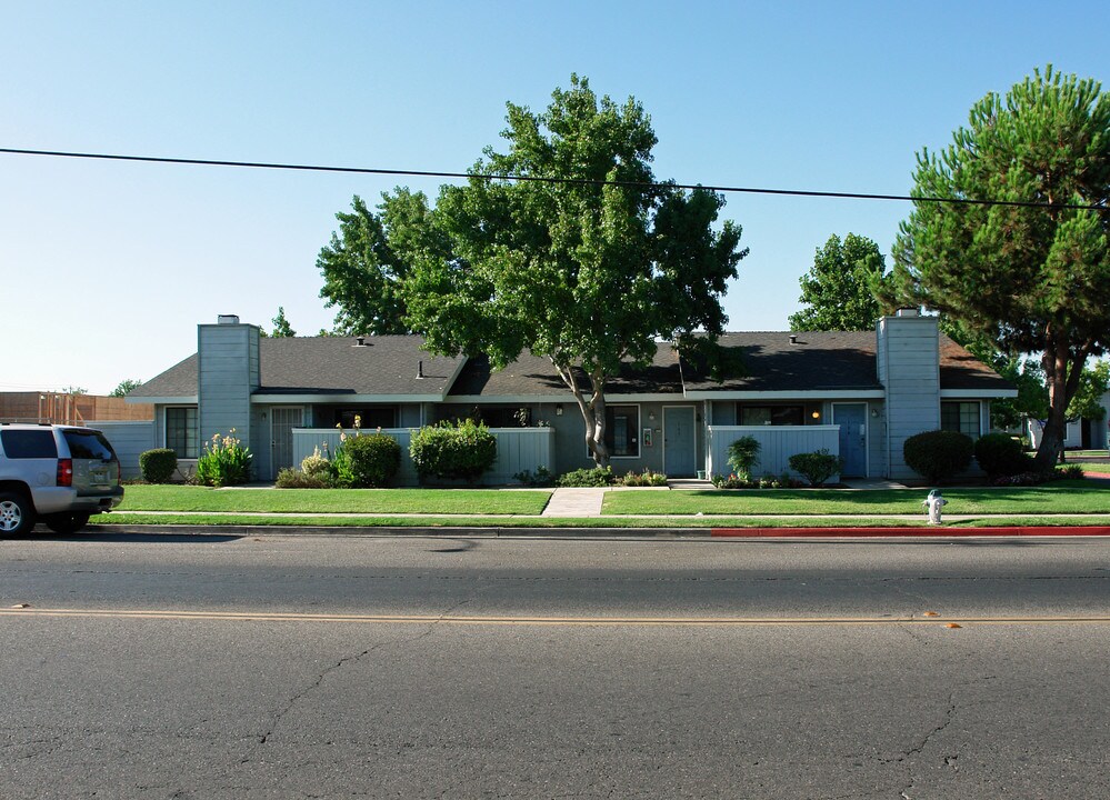 Westwind Apartments in Fresno, CA - Building Photo