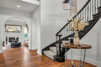 8001 S Ocean Bluff Dr in Los Angeles, CA - Building Photo - Building Photo