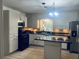 1747 5th St in Rosenberg, TX - Building Photo