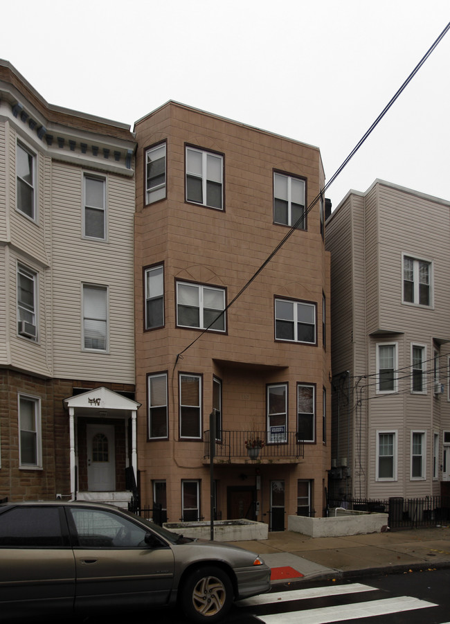 116 OGDEN Ave in Jersey City, NJ - Building Photo - Building Photo