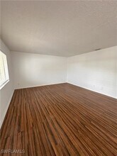 4629 Bayshore Dr, Unit J7 in Naples, FL - Building Photo - Building Photo