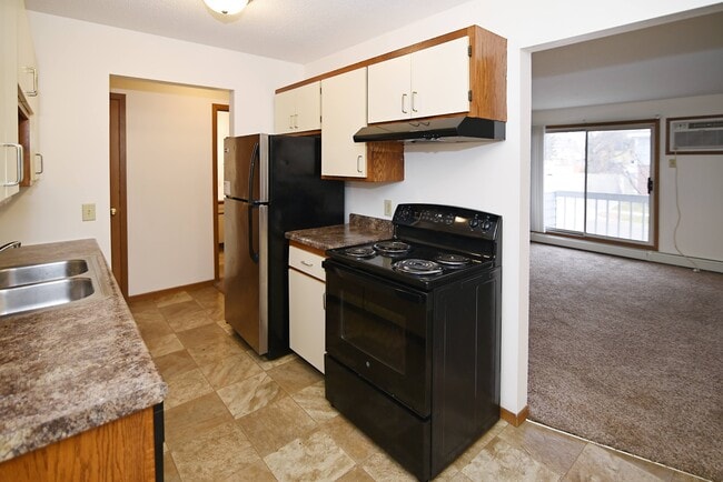 Covington Place Apartments in St. Cloud, MN - Building Photo - Building Photo
