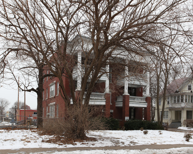 703-705 W 38th St in Kansas City, MO - Building Photo - Building Photo