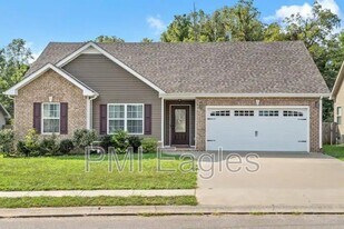 243 Azalea Dr in Oak Grove, KY - Building Photo