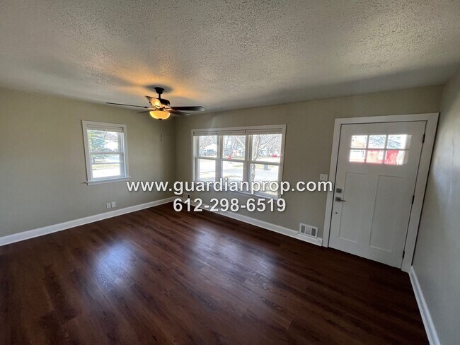 1778 Hillview Rd in Shoreview, MN - Building Photo - Building Photo