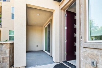 5892 Nugget Way in Dublin, CA - Building Photo - Building Photo