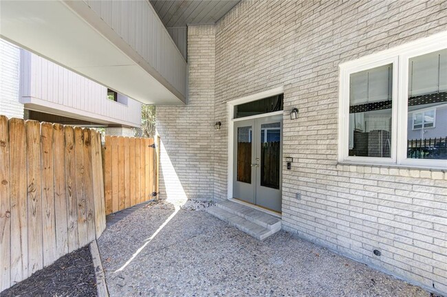 2524 Nantucket Dr in Houston, TX - Building Photo - Building Photo